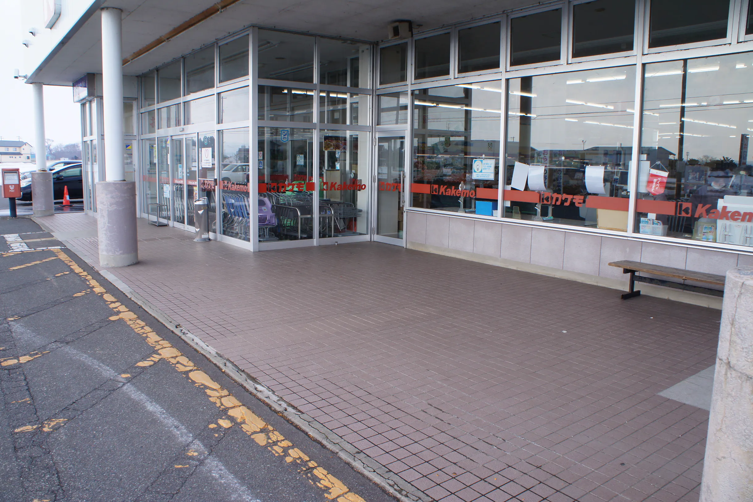 【スーパーカケモ西金崎店】キッチンカー出店に最適な軒先スペース