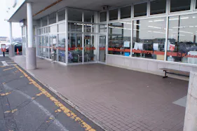 【スーパーカケモ西金崎店】キッチンカー出店に最適な軒先スペース