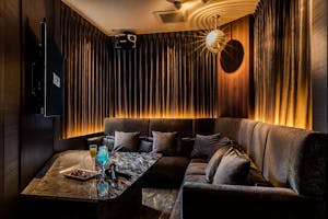 【新宿駅5分】雑誌・モデルの撮影やロケに活用できるムーディーな照明が特徴的な撮影用スペース