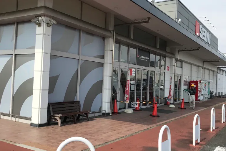 【西友 岐阜華陽店】店頭 軒下 キッチンカーや、プロモーション用途、物販、食物販のポップアップストアに最適なスーパー屋外軒先の催事イベントスペース