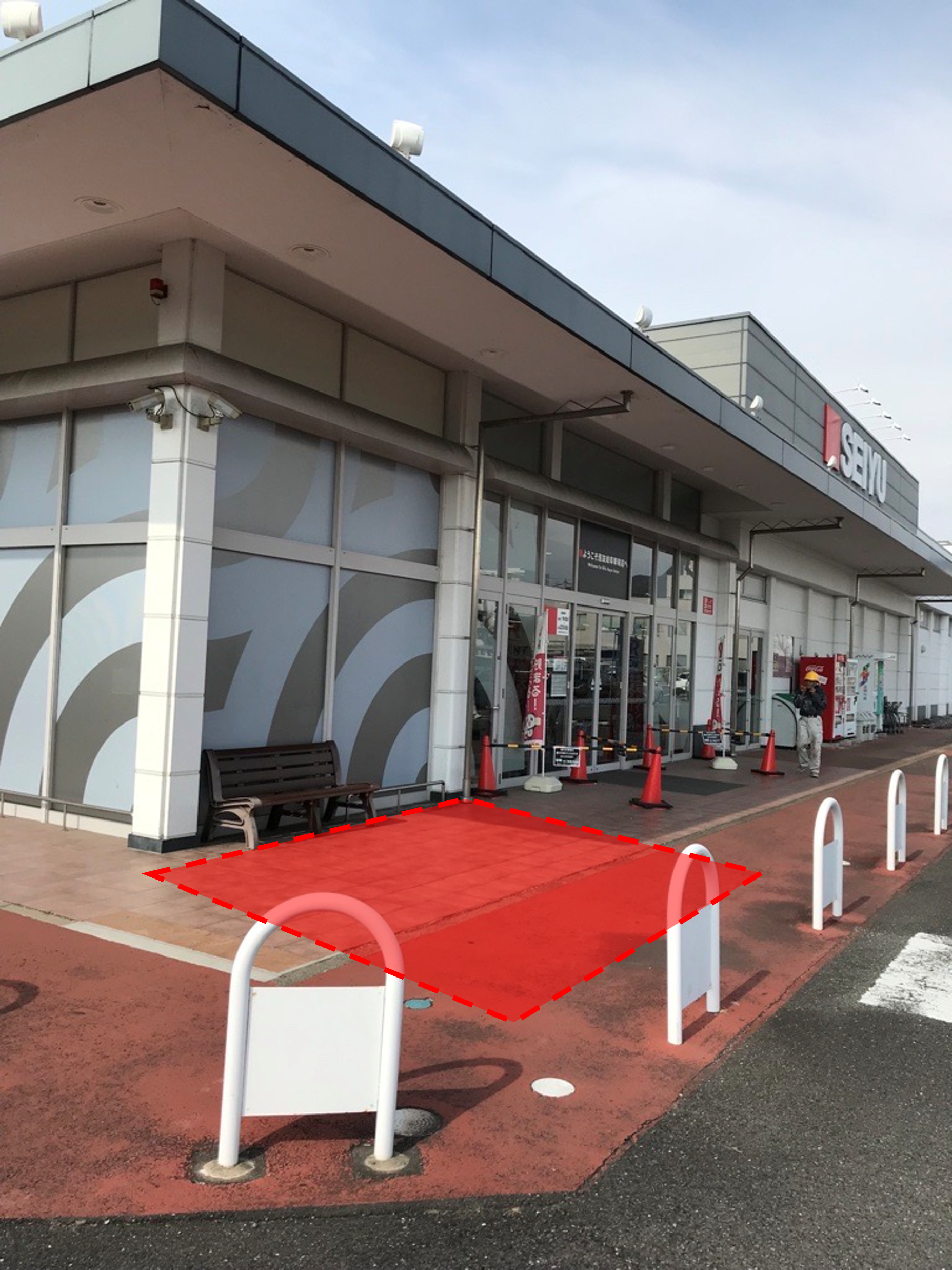 【西友　岐阜華陽店】店頭 軒下　キッチンカーや、プロモーション用途、物販、食物販のポップアップストアに最適なスーパー屋外軒先の催事イベントスペース