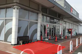 【西友 岐阜華陽店】店頭 軒下 キッチンカーや、プロモーション用途、物販、食物販のポップアップストアに最適なスーパー屋外軒先の催事イベントスペース