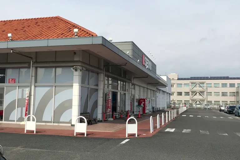 【西友 岐阜華陽店】店頭 軒下 キッチンカーや、プロモーション用途、物販、食物販のポップアップストアに最適なスーパー屋外軒先の催事イベントスペース
