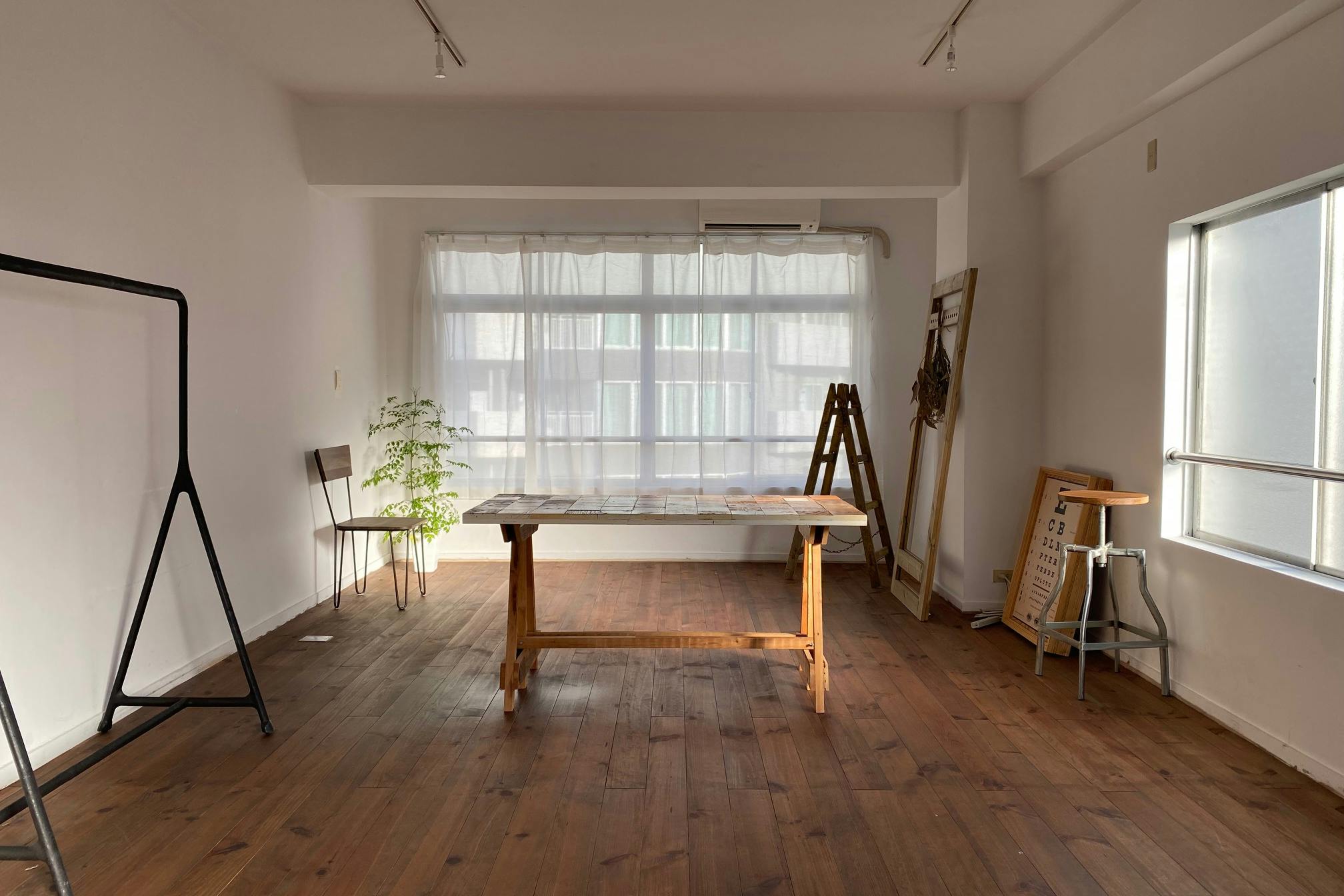 【初台駅8分】ロケや撮影会等の撮影用途やワークショップに最適な自然光が差し込むイベントスペース