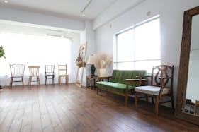 【初台駅8分】ロケや撮影会等の撮影用途やワークショップに最適な自然光が差し込むイベントスペース