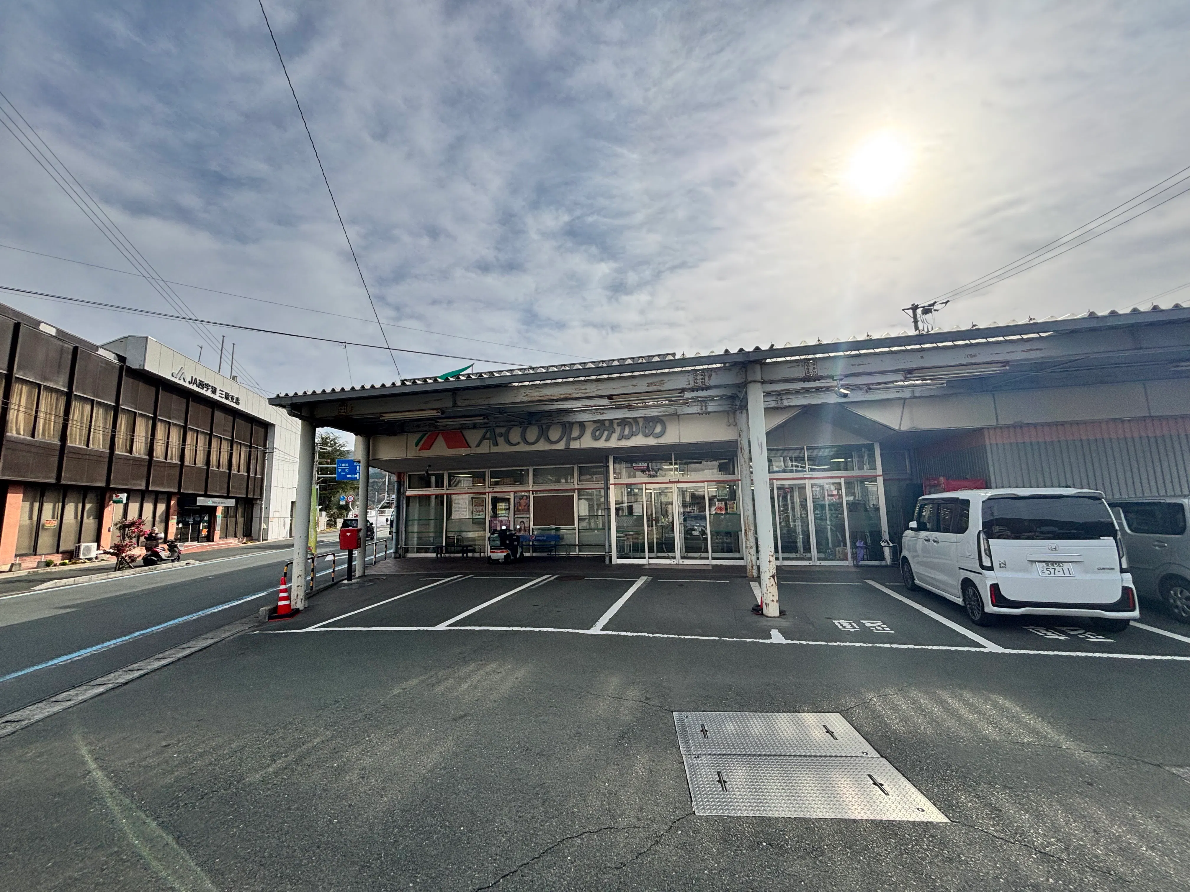 【Aコープみかめ店】食物販や販促イベントに最適な入口横の屋外スペース