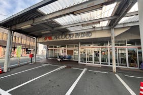 【Aコープみかめ店】食物販や販促イベントに最適な入口横の屋外スペース