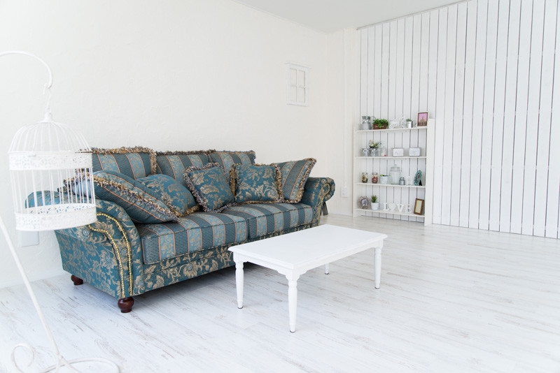 【なんば駅5分】展示会や撮影に適したアンティーク調のホワイトスタジオスペース