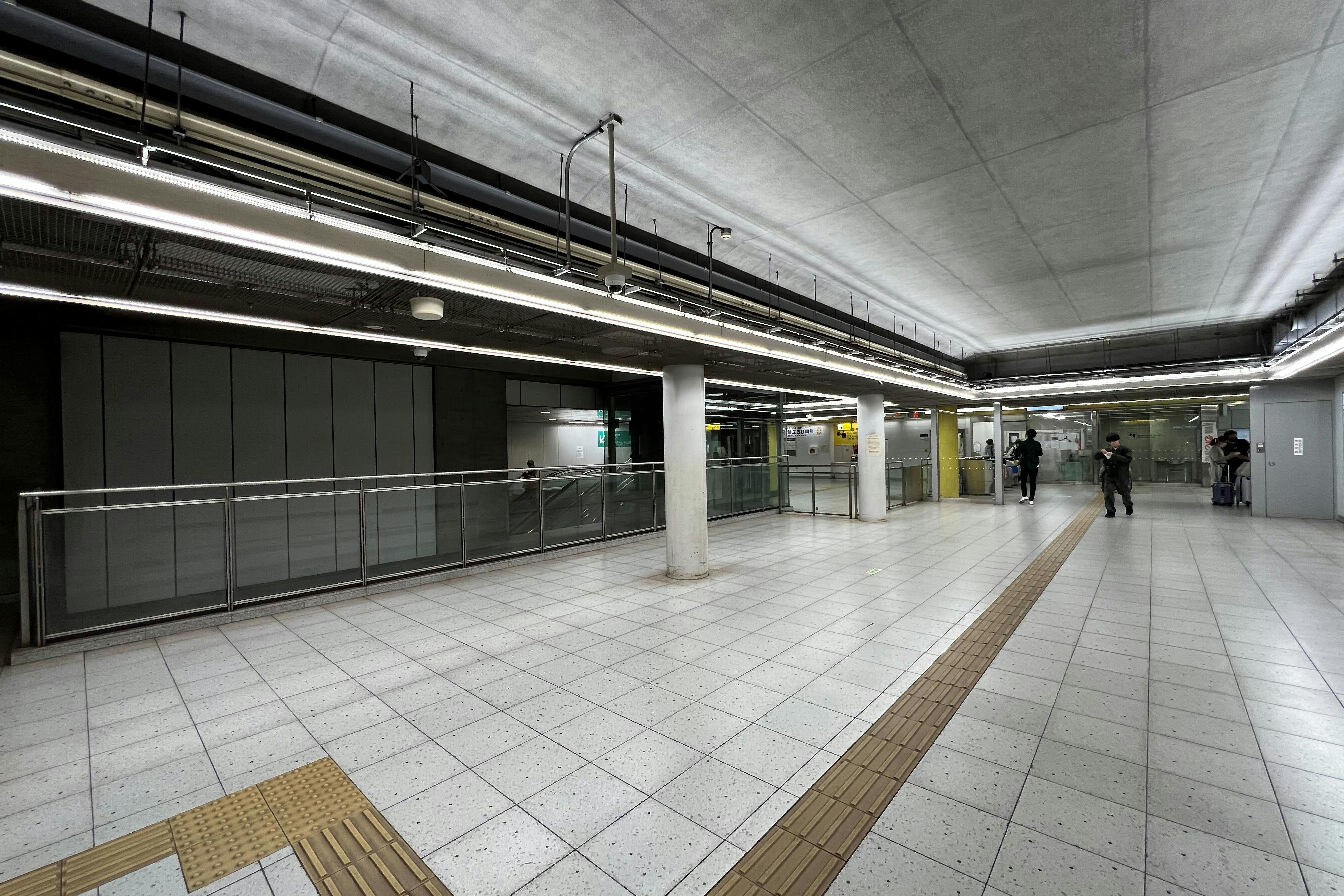 【横浜市営地下鉄グリーンライン高田駅】各種プロモーションや物販、食物販のポップアップストアに最適な改札外すぐ横のイベントスペース
