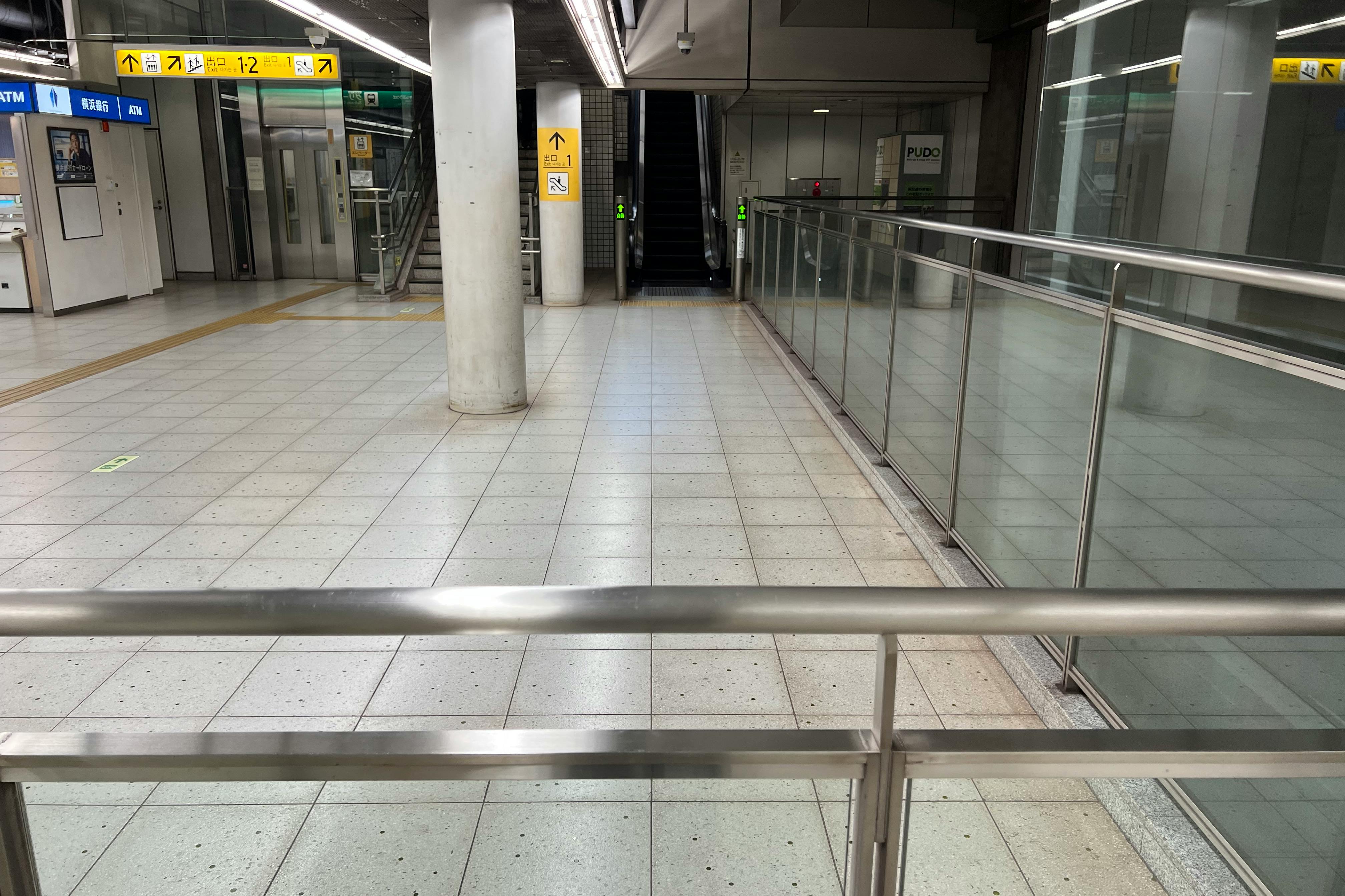 【横浜市営地下鉄グリーンライン高田駅】各種プロモーションや物販、食物販のポップアップストアに最適な改札外すぐ横のイベントスペース