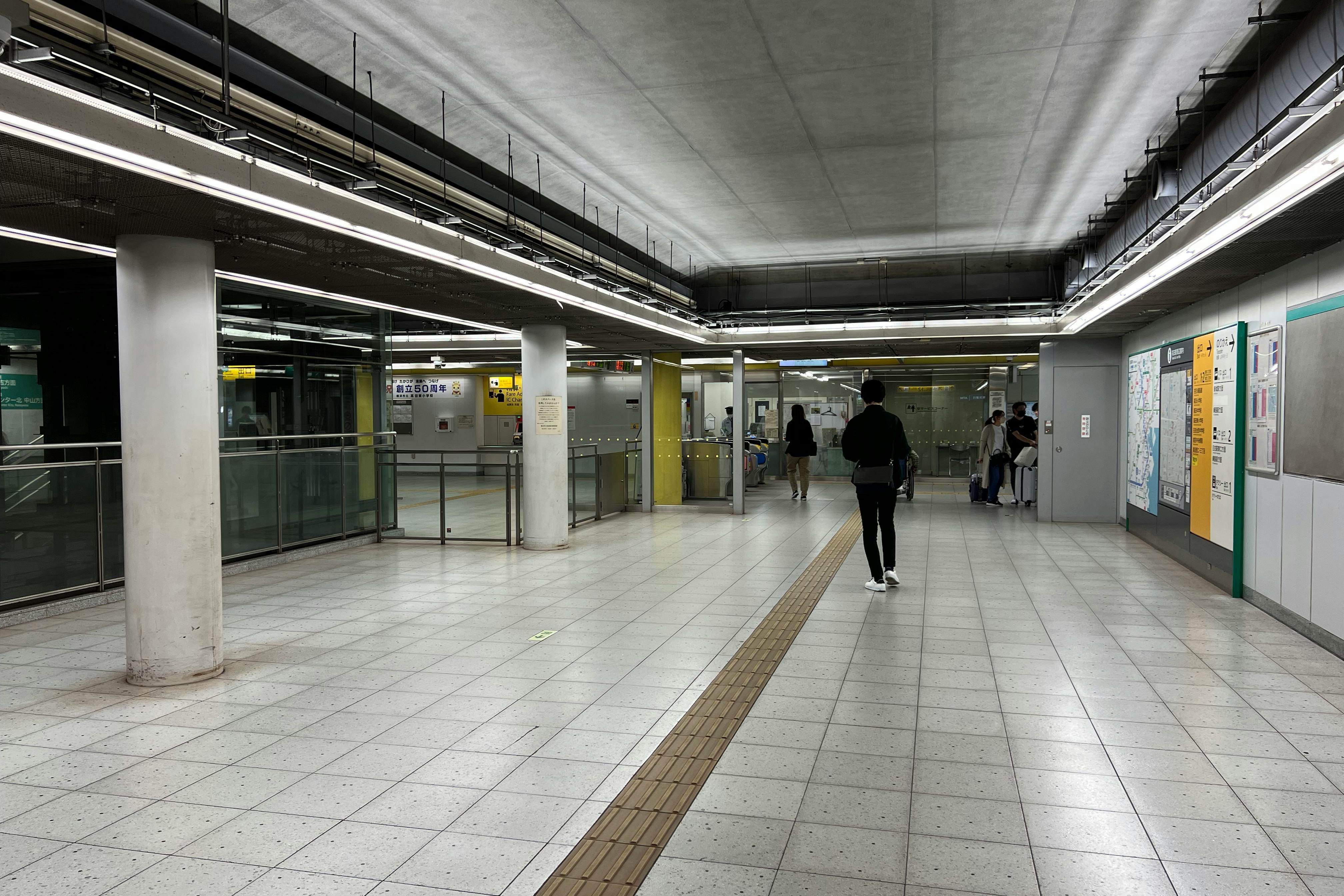 【横浜市営地下鉄グリーンライン高田駅】各種プロモーションや物販、食物販のポップアップストアに最適な改札外すぐ横のイベントスペース