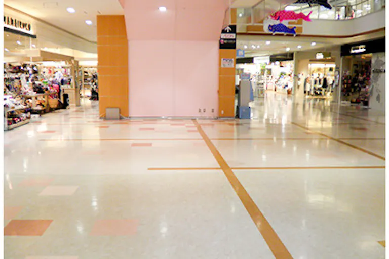 【イオンモール津山*】1F 中央エスカレーター下の画像1