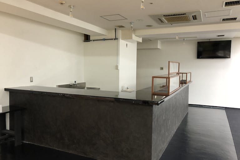 カフェカウンター(カウンター内には冷蔵庫・冷凍庫あり)