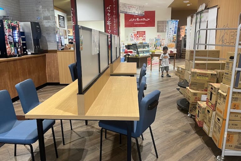 【フレスタ東山本店】プロモーションに最適な店内イートインスペースの画像1