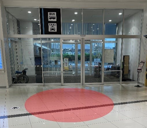 【イオンモール座間】モール内広告　フロアシールの画像