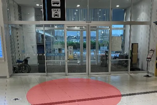 【イオンモール座間】モール内広告 フロアシール