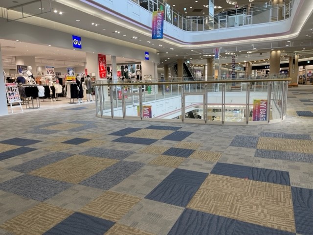 【イオンモール羽生】2階：GU前ブリッジ