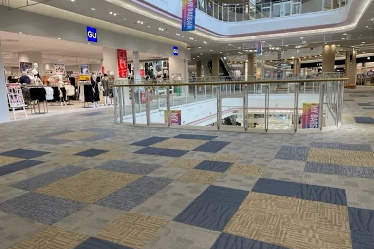 【イオンモール羽生】2階:GU前ブリッジの画像1