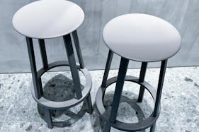 【明治神宮前駅5分】原宿キャットストリートに佇む2Fレンタルスペース。全面ガラス、釘打ちOK。賑わうロケーションで上質なイベントを。