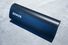 【明治神宮前駅5分】原宿キャットストリートに佇む2Fレンタルスペース。全面ガラス、釘打ちOK。賑わうロケーションで上質なイベントを。