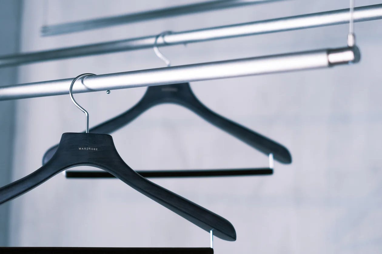 【明治神宮前駅5分】原宿キャットストリートに佇む2Fレンタルスペース。全面ガラス、釘打ちOK。賑わうロケーションで上質なイベントを。