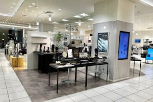 【北千住マルイ】2階 カレンダリウムD05【物販・PRイベント】エスカレーター正面、天井が高く視認性が良い開放感のある区画