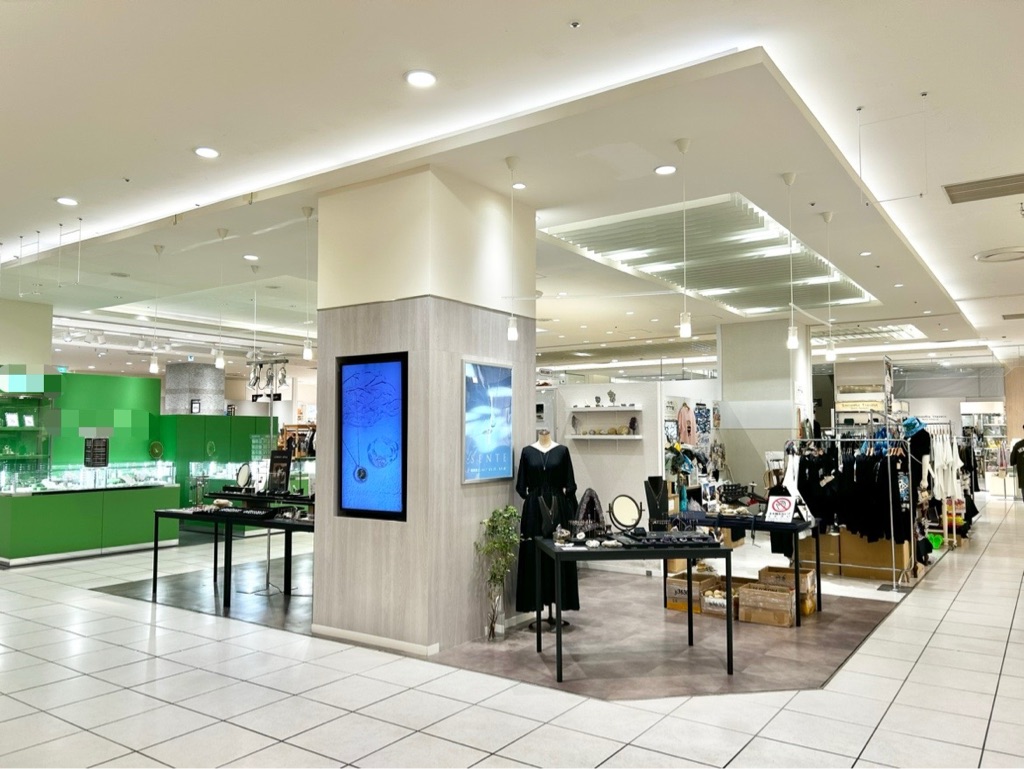 【北千住マルイ】2階　カレンダリウムD05【物販・PRイベント】エスカレーター正面、天井が高く視認性が良い開放感のある区画