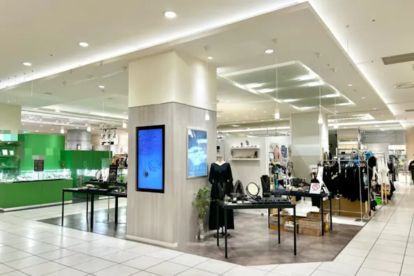 【北千住マルイ】2階 カレンダリウムD05【物販・PRイベント】エスカレーター正面、天井が高く視認性が良い開放感のある区画