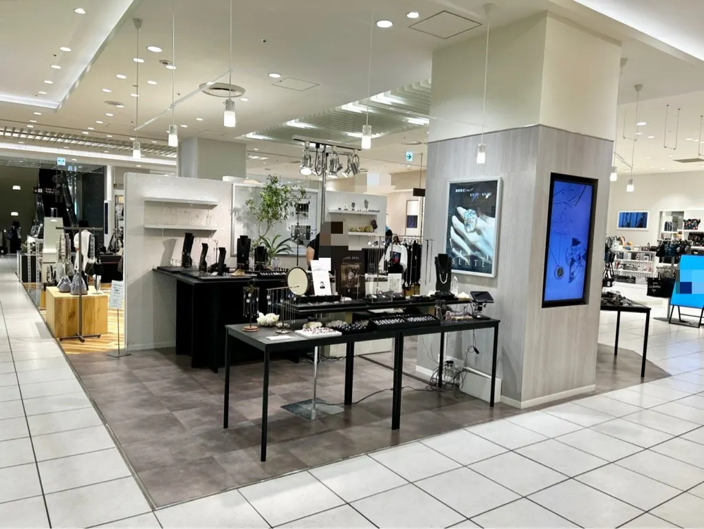 【北千住マルイ】2階 カレンダリウムD05【物販・PRイベント】エスカレーター正面、天井が高く視認性が良い開放感のある区画