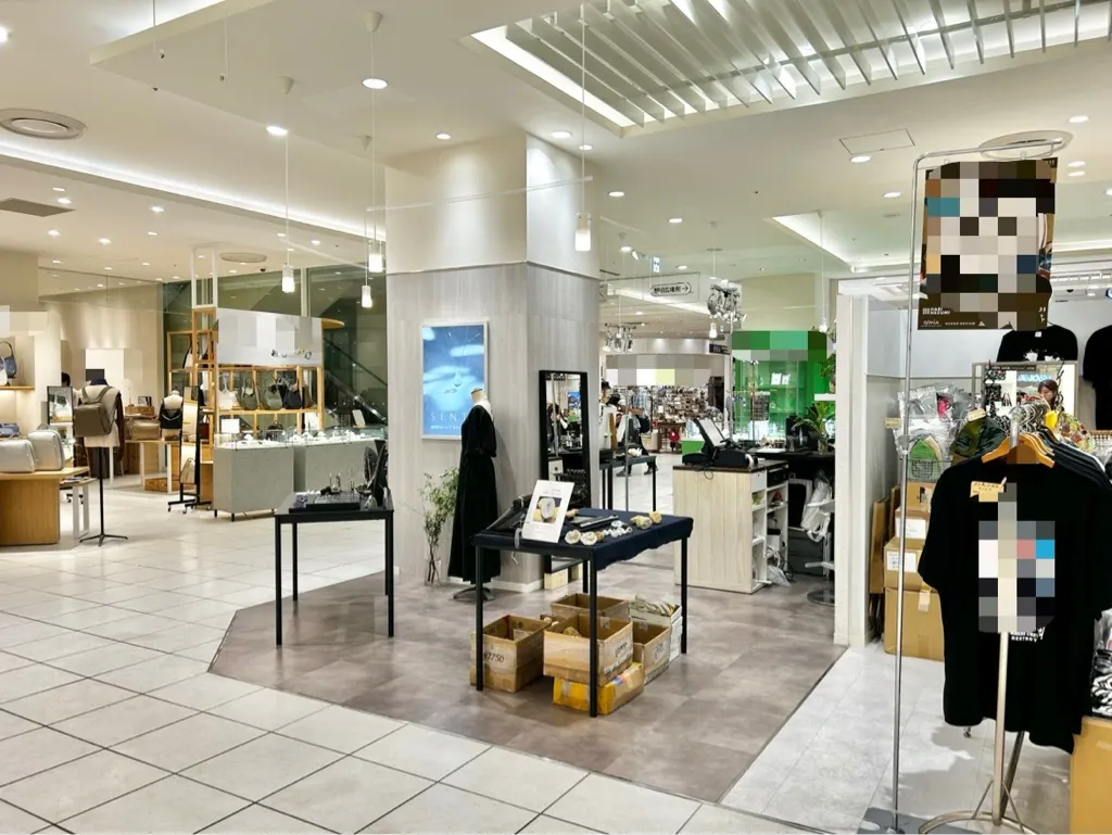 【北千住マルイ】2階　カレンダリウムD05【物販・PRイベント】エスカレーター正面、天井が高く視認性が良い開放感のある区画