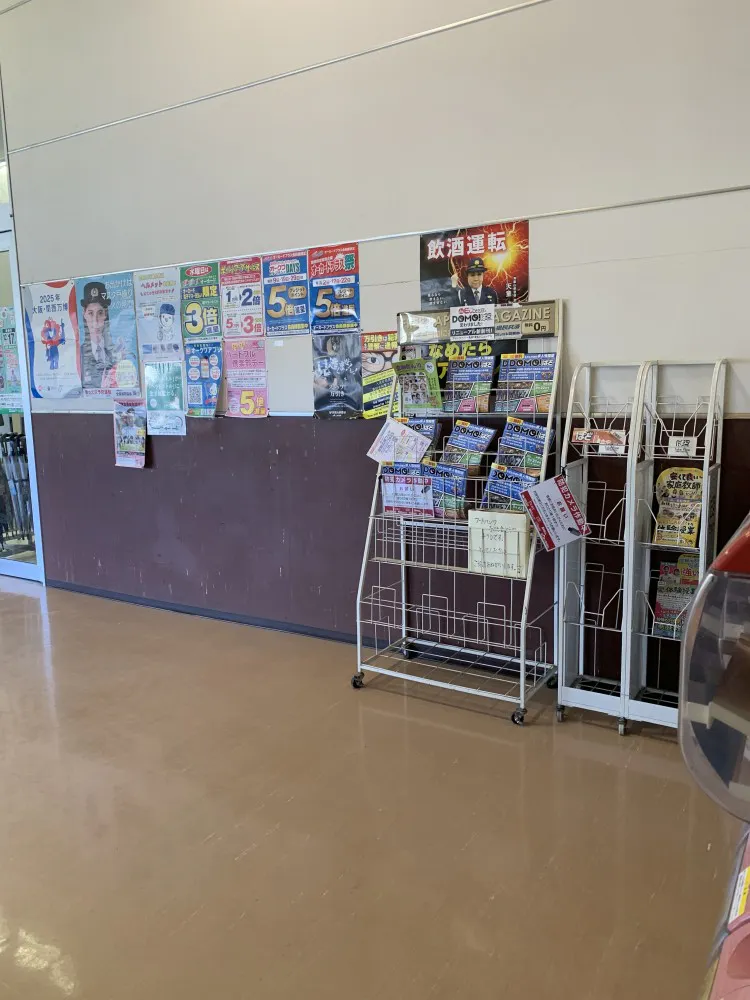 【オークワ六十谷】プロモーションに最適な風除室スペース