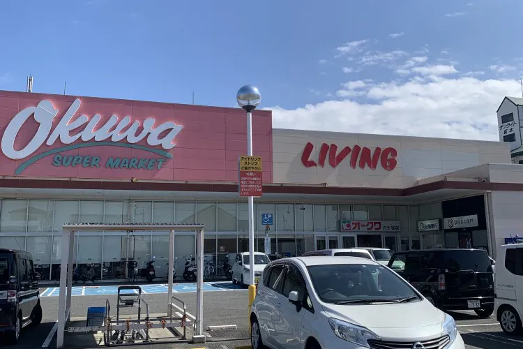 【オークワ六十谷】プロモーションに最適な風除室スペース