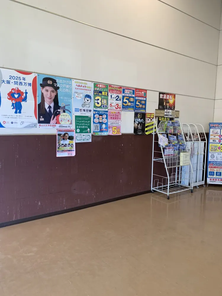 【オークワ六十谷】プロモーションに最適な風除室スペース