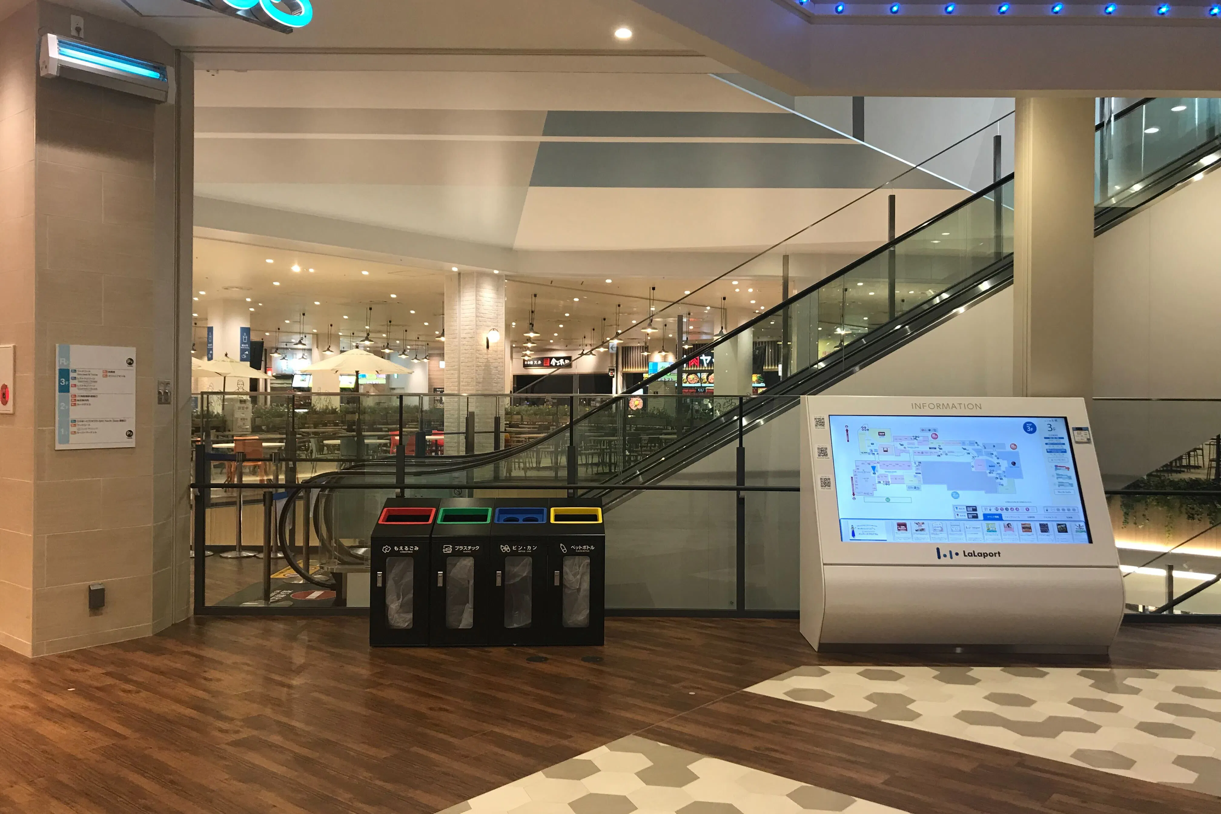 【ららぽーとTOKYO-BAY】北館3F グルメテーブルズ (フードコート入口)