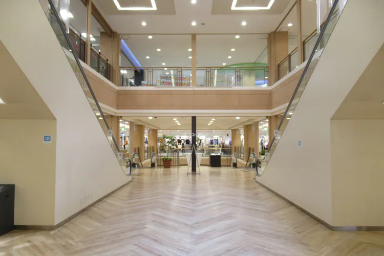 【イオンモール秋田】2F 未来屋書店前