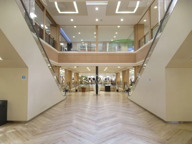 【イオンモール秋田】2F 未来屋書店前