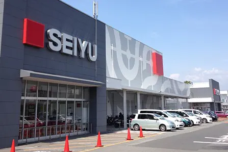 【西友 沼津店】1階スーパーマーケット側入口前 (駐車場) キッチンカー・コーヒーテイクアウトや、クレープ・たいやき・焼きそば・お好み焼き など販売におすすめな屋外催事イベントスペース