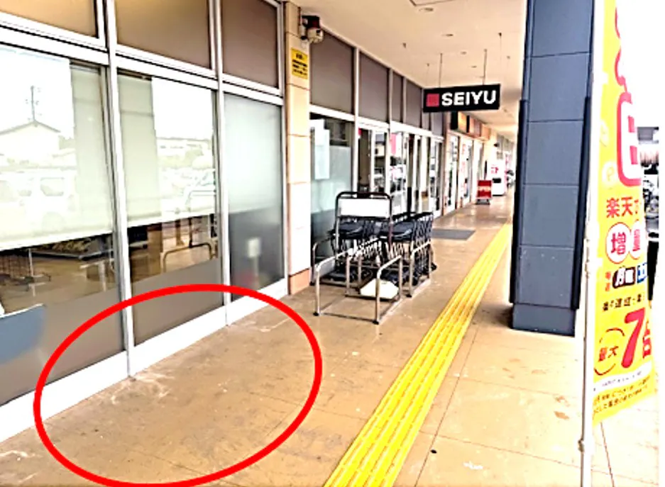 【西友 浜松船越店】1F店頭入口横 外区画(軒下屋根あり) 物販、食物販のポップアップストアや、プロモーション用途に最適なスーパー店外催事イベントスペース