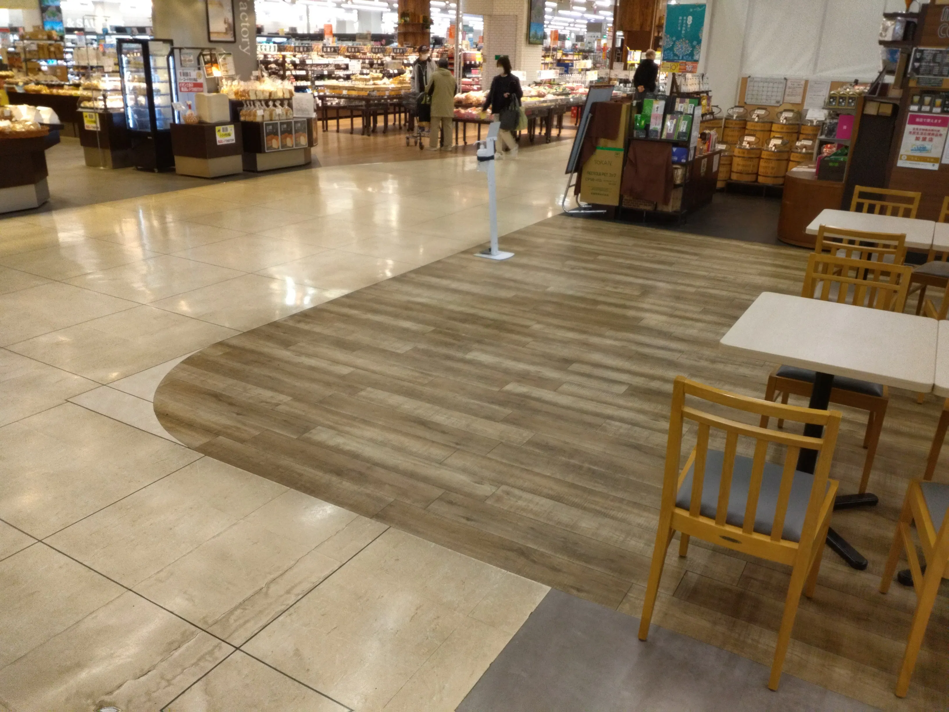 【イオン北見店】フードコート入口の画像
