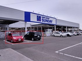 【サンデー秋田御野場店】屋外駐車場　キッチンカーの出店に最適なホームセンター内駐車場の屋外イベントスペースの画像