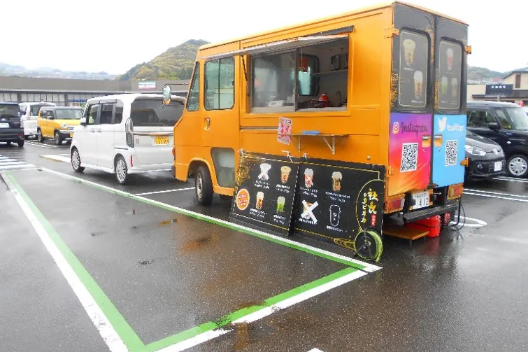 【イオンタウン長与】キッチンカーに最適な大型ショッピングセンターの駐車場を利用可能なイベントスペース