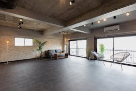 【曙橋駅3分】撮影や展示会等に適した自然光が入るメディア撮影で重宝されるスタジオ