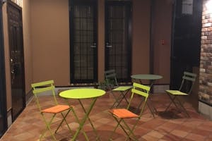 【千歳船橋駅5分】展示会やワークショップに最適な充実の備品・什器で使い勝手が良い路面スペース