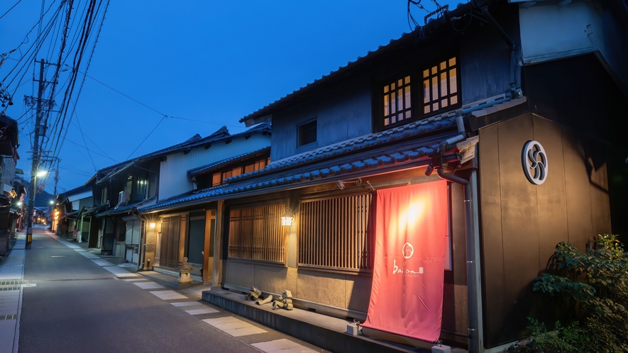 【町家ホテルおやどbaison／岐阜県美濃市】アートや雑貨の展示会に最適な旅館受付横のイベントスペース