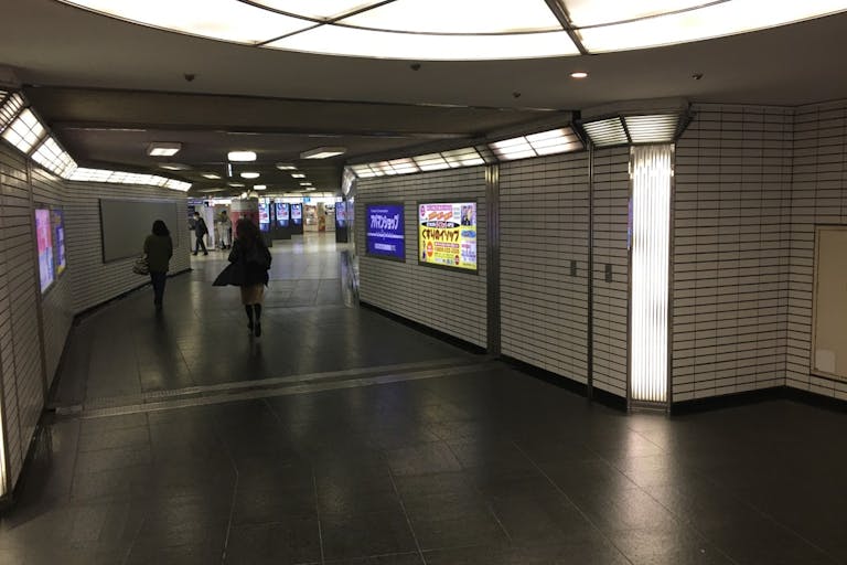 【新宿アルタ】通行量週約10万人、物販・プロモーションに適した新宿アルタ地下2階入口前のイベントスペースの画像3