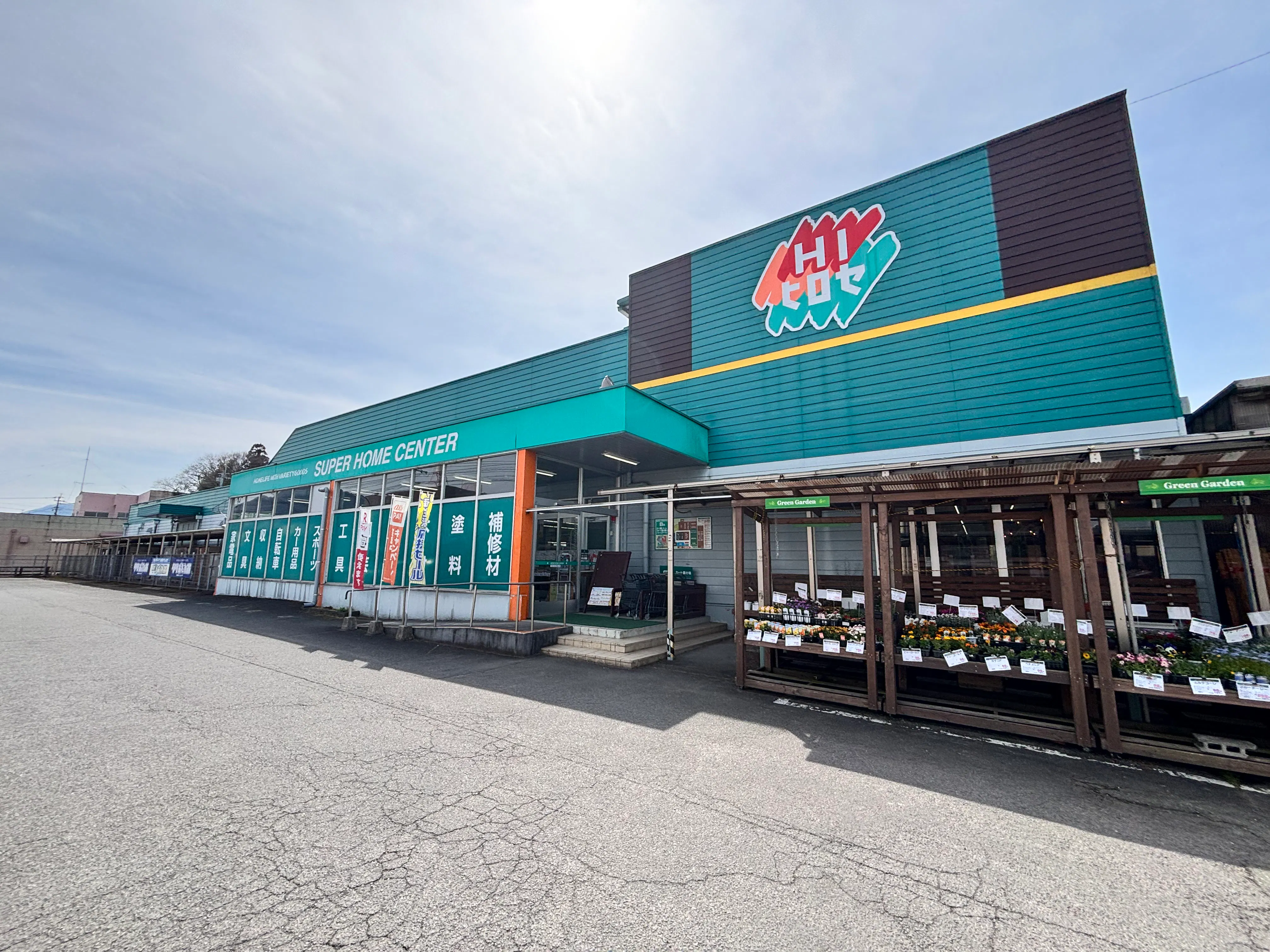 【HIヒロセスーパーコンボ玖珠店】プロモーションイベントに最適なホームセンターの食品側入口の店頭軒下スペース