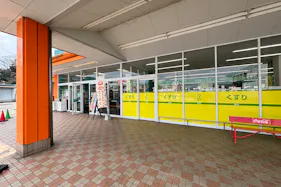 【HIヒロセスーパーコンボ玖珠店】プロモーションイベントに最適なホームセンターの食品側入口の店頭軒下スペース