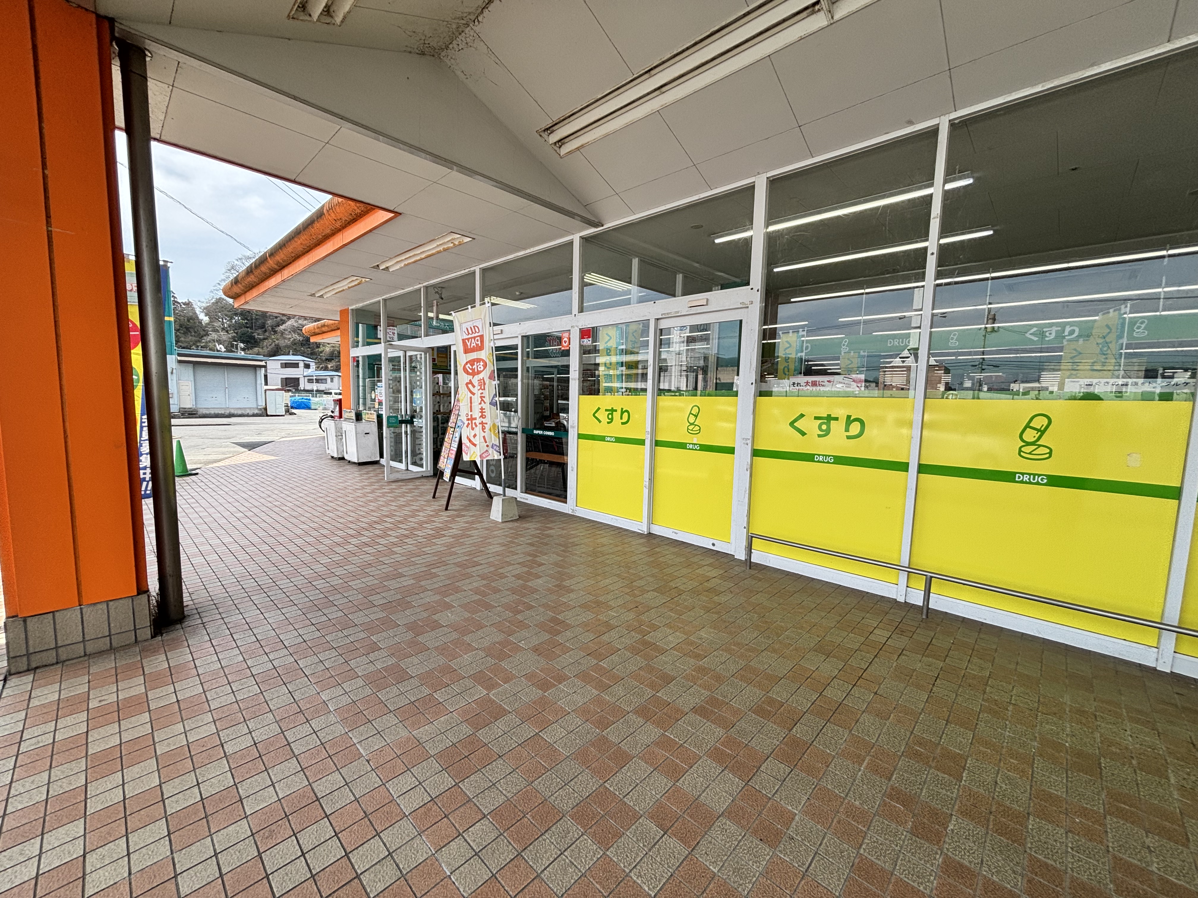 【HIヒロセスーパーコンボ玖珠店】プロモーションイベントに最適なホームセンターの食品側入口の店頭軒下スペース