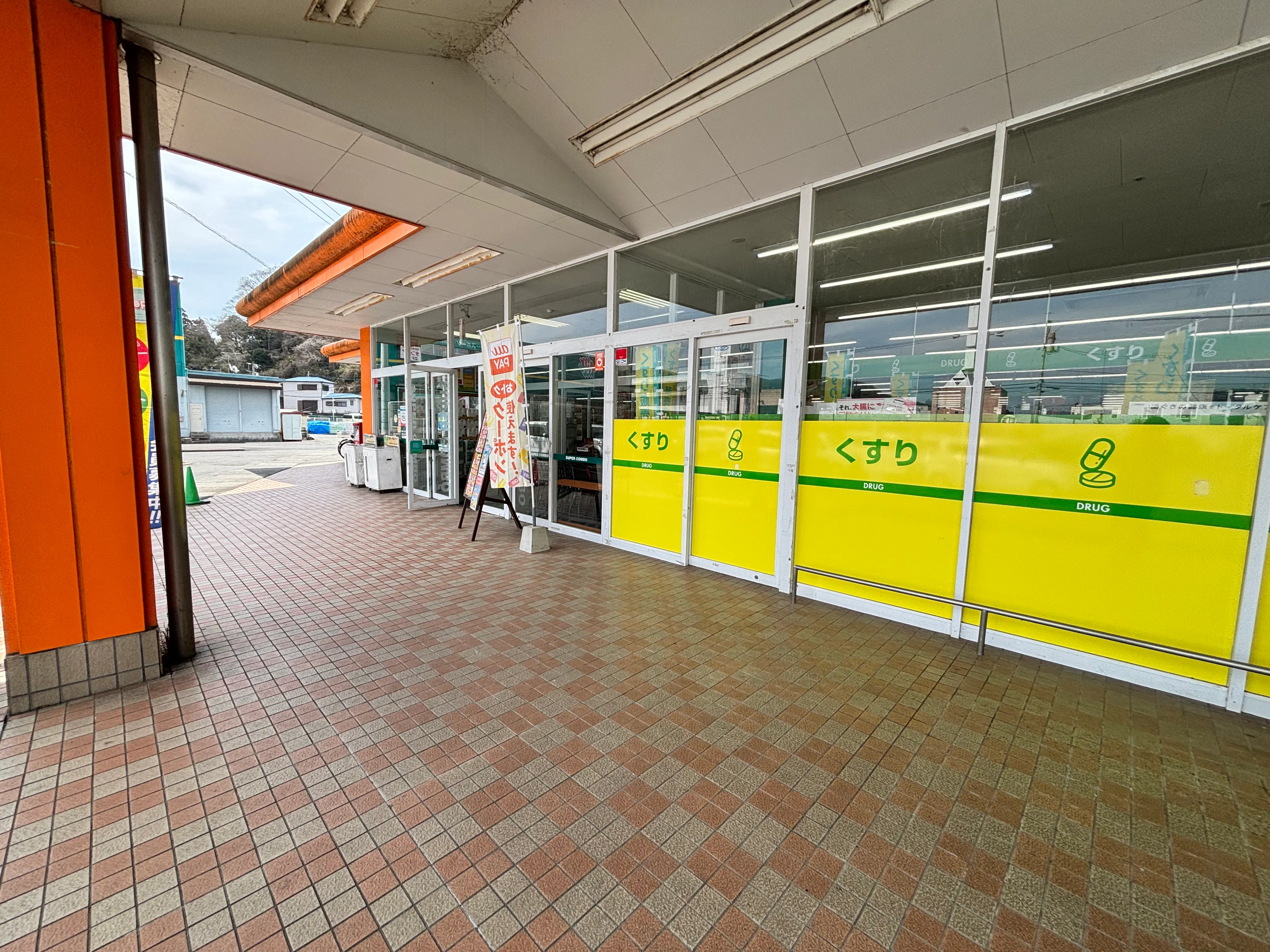 【HIヒロセスーパーコンボ玖珠店】プロモーションイベントに最適なホームセンターの食品側入口の店頭軒下スペース