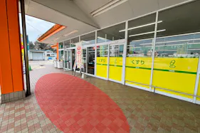 【HIヒロセスーパーコンボ玖珠店】プロモーションイベントに最適なホームセンターの食品側入口の店頭軒下スペース